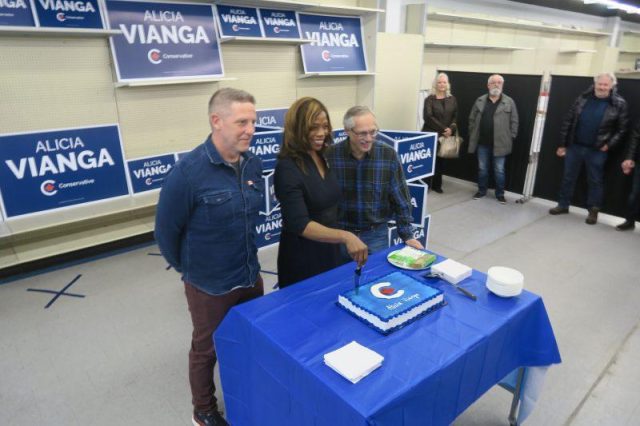 03 CAKE CUTTING TRIO