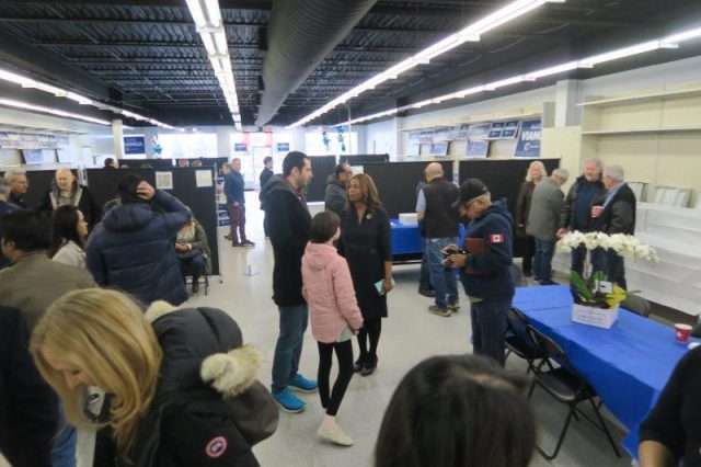 10 CAMPAIGN OFFICE CROWD