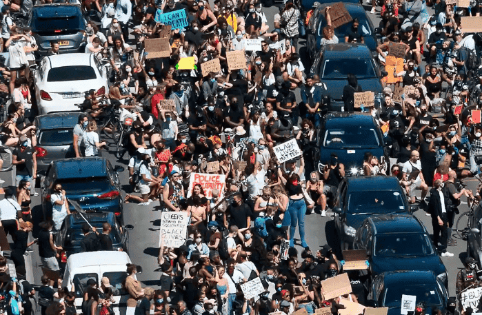 Counter protesters : The Szpinner